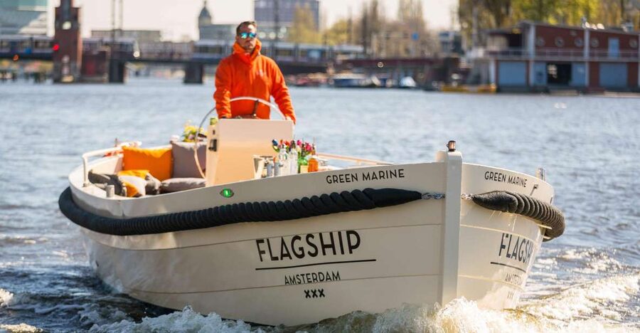 Amsterdam: Private Cruise with Drinks & Pizza or Burger - Price at $312 per person: does it make sense?