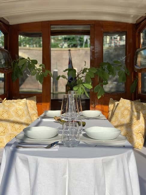 Amsterdam: Private Dinner Cruise (4pers) with Guide - Setting out from H’ART Museum dock: smooth start, prime city-center location