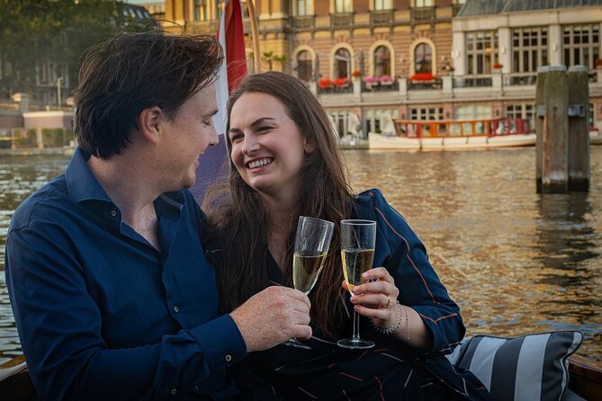 Amsterdam Private Dinner Cruise incl Drinks & 2-course Dinner 2hr - What you eat: 2 courses, individual ordering, and real vegan options