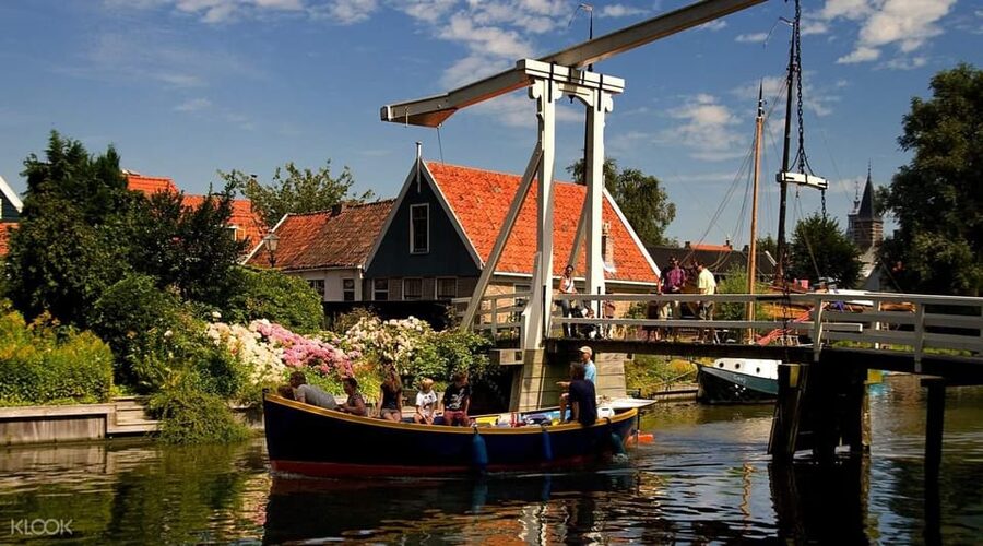 Amsterdam: Private green tour !!! Windmills, castle - A private green day trip that hits three icons without the stress
