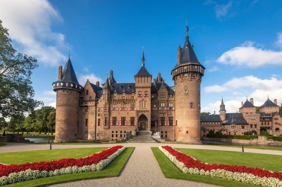 Amsterdam: Private green tour !!! Windmills, castle - The Tesla ride: the calm between the sights