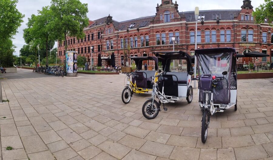Amsterdam: Private Guided City Tour by Pedicab - The 1–2 hour route: what you’ll actually see
