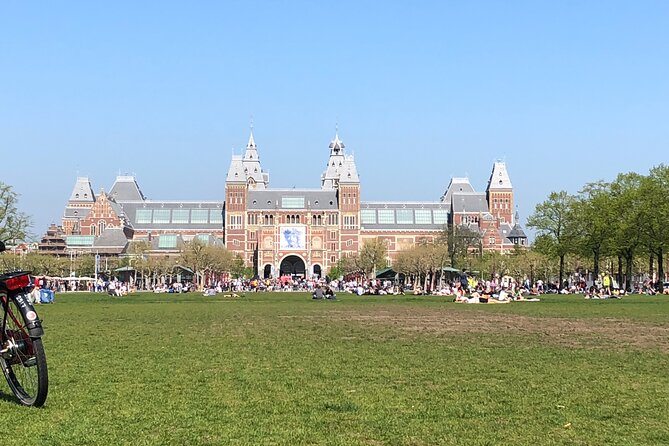 Amsterdam private guided tour with Marieke, local guide - De Wallen in 5 Minutes: How the Red Light District Fits the City
