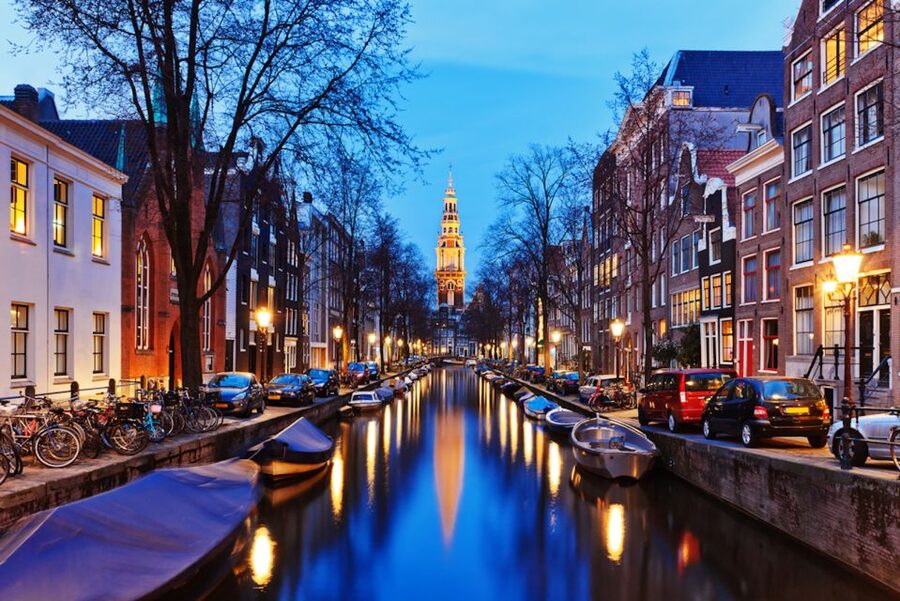 Amsterdam: Private Guided Walking Tour - Cobblestones, Alleys, and the Shape of the Medieval Center