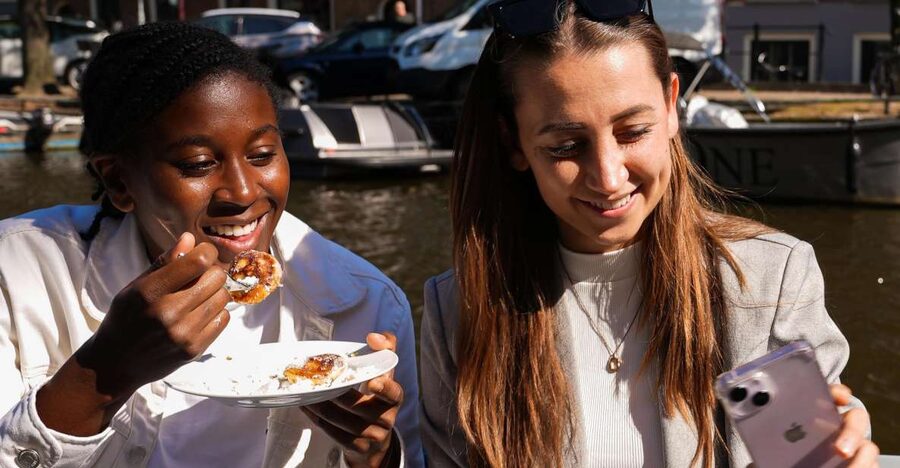 Amsterdam: Private Luxury Cruise with BBQ and Drinks - What you’ll see from the water: Red Light District, Skinny Bridge, and 7 bridges