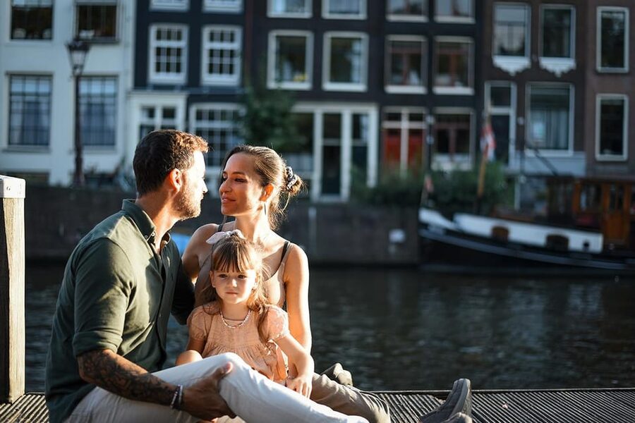 Amsterdam: Private Photoshoot in iconic locations - How Camila Moreno Photography guides you (so you look like yourself)