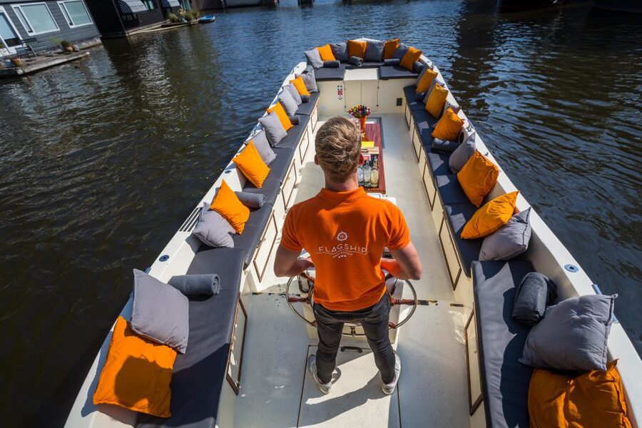 Amsterdam: Private Prosecco Canal Cruise Tour - Duration and pacing: 90 minutes that don’t drag