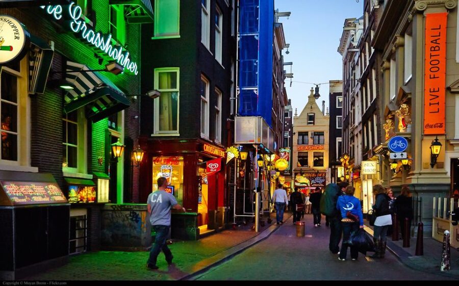 Amsterdam: Private Red Light District and Food Tour - Key points you’ll feel within minutes