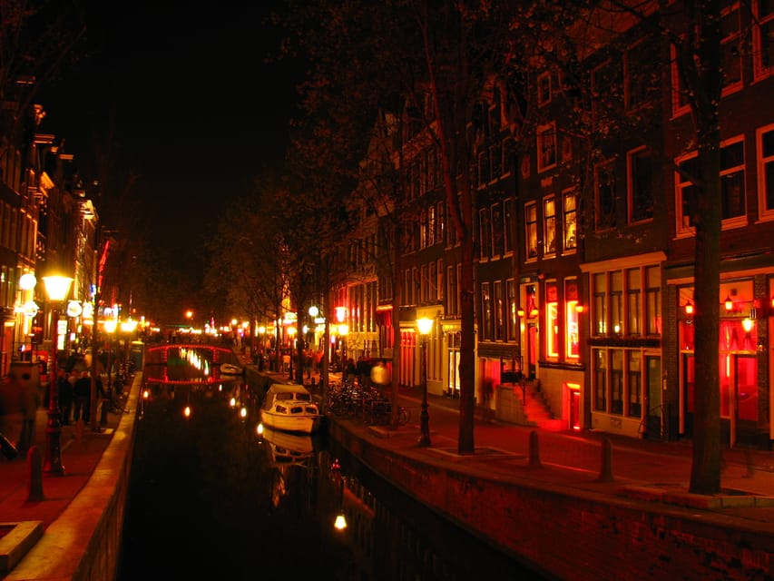Amsterdam: Private Red Light District Tour in Spanish - A Spanish Private Walk Makes the Red Light District Make Sense