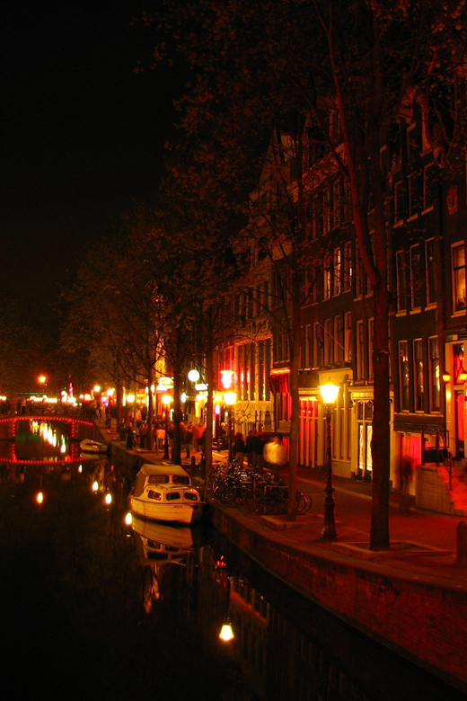 Amsterdam: Private Red Light District Tour in Spanish - Zeedijk Street and Chinatown: From Former No-Go to Mainstream Street Life