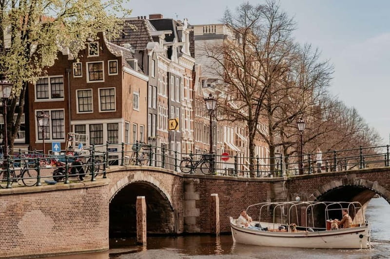 Amsterdam: Private Romantic Canal Cruise w. Prosecco/Snacks - Key things I’d zero in on