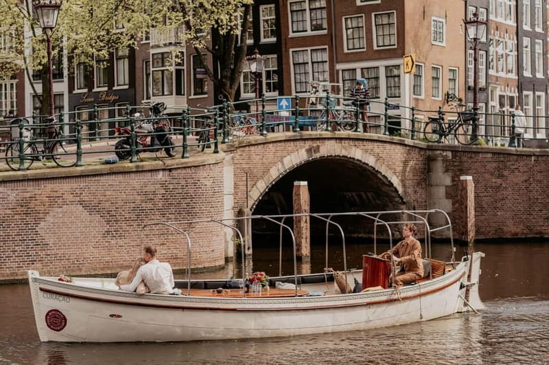 Amsterdam: Private Romantic Canal Cruise w. Prosecco/Snacks - The romance stories you’ll actually remember