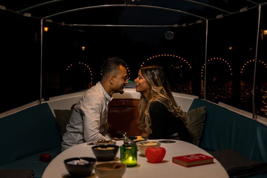 Amsterdam: Private Romantic Evening Boat Tour with Prosecco - Key highlights at a glance
