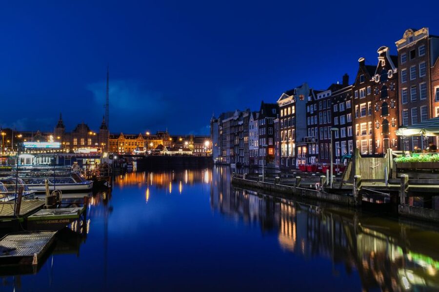 Amsterdam: Private Romantic Evening Boat Tour with Prosecco - Private at Night: What You Get on This Romantic Canal Cruise