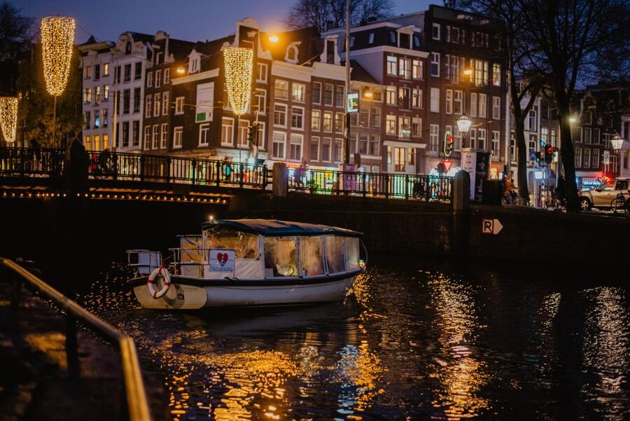 Amsterdam: Private Romantic Evening Boat Tour with Prosecco - The Bridges and Canal Houses Story: How the Route Creates Real Romance