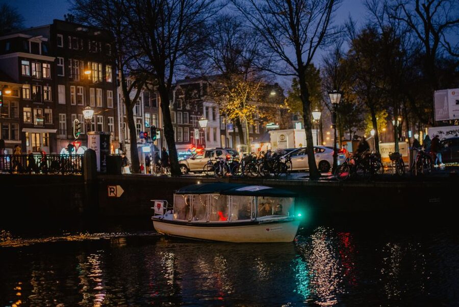 Amsterdam: Private Romantic Evening Boat Tour with Prosecco - Prosecco, Snacks, and Blankets: Comfort Is Part of the Design