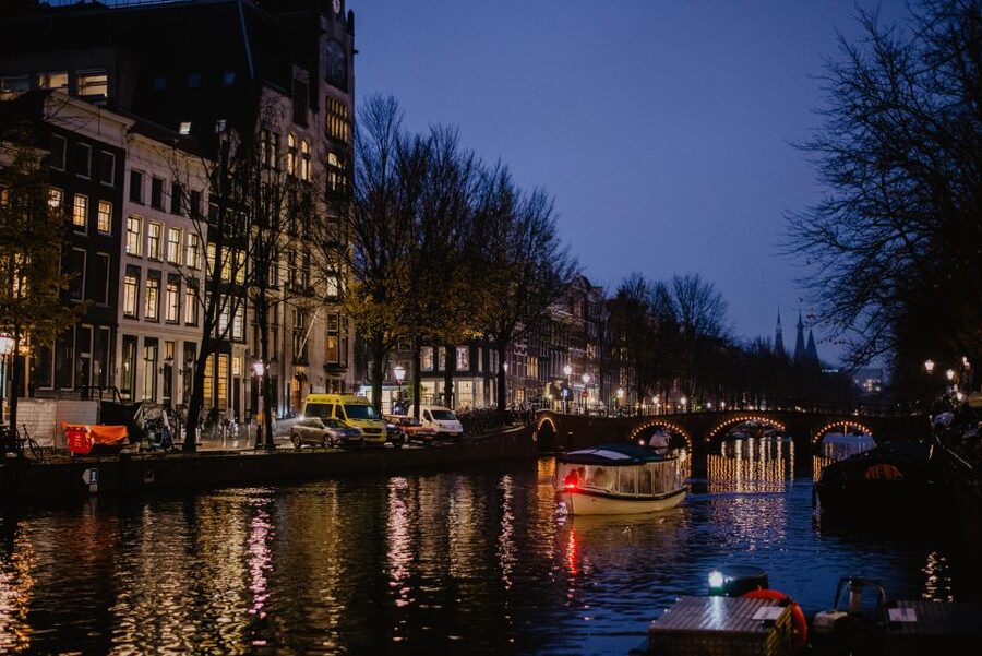 Amsterdam: Private Romantic Evening Boat Tour with Prosecco - Price and Value: Is $279 Worth It for a Group of Two?