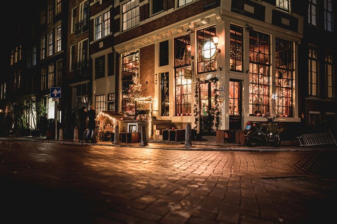 Amsterdam Private Shopping Experience - Start Smart at Starbucks Rokin and Get a Clear Plan