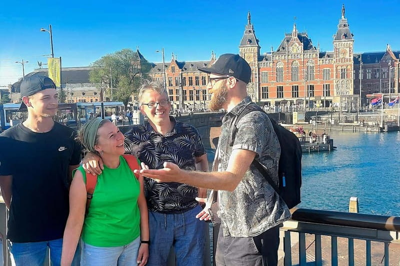 Amsterdam: Private Tour with Local Guide (French or English) - Shopping Streets and Neighborhood Vibes: De Negen Straatjes, Jordaan, and Oude Pijp