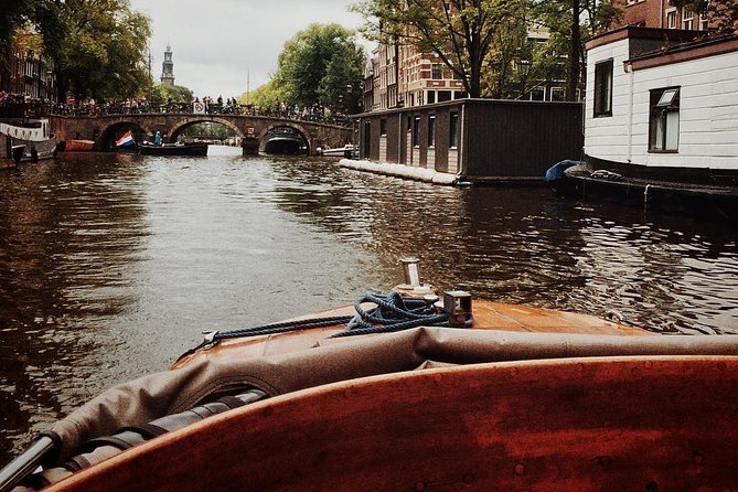 Amsterdam Private Walking Tour of Famous Painters - St. Nicholas Basilica: art context through Catholic-Protestant conflict