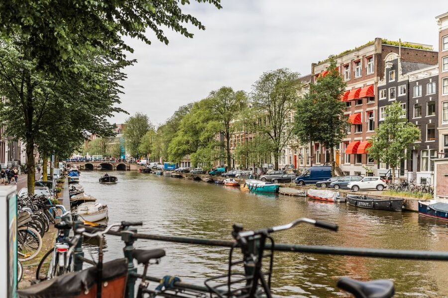 Amsterdam: Private Walking Tour of Jordaan & De 9 Straatjes - De 9 Straatjes: boutique lanes where browsing feels like an activity
