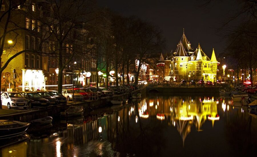 Amsterdam: Private Walking Tour with a Local - Hidden Courtyard Cafés and Back Streets: The Most Useful “Secret” Stops