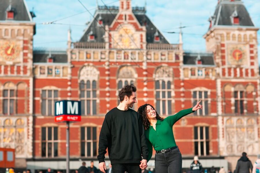 Amsterdam: Professional photoshoot at Centraal Station - Booking thoughts: should you book this photoshoot?