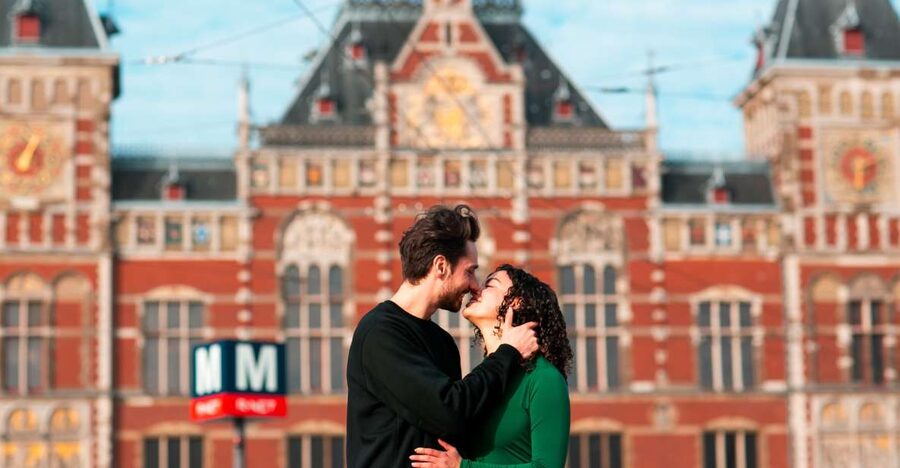 Amsterdam: Professional photoshoot at Centraal Station - The 30–45 minute flow at the station (stop-by-stop)