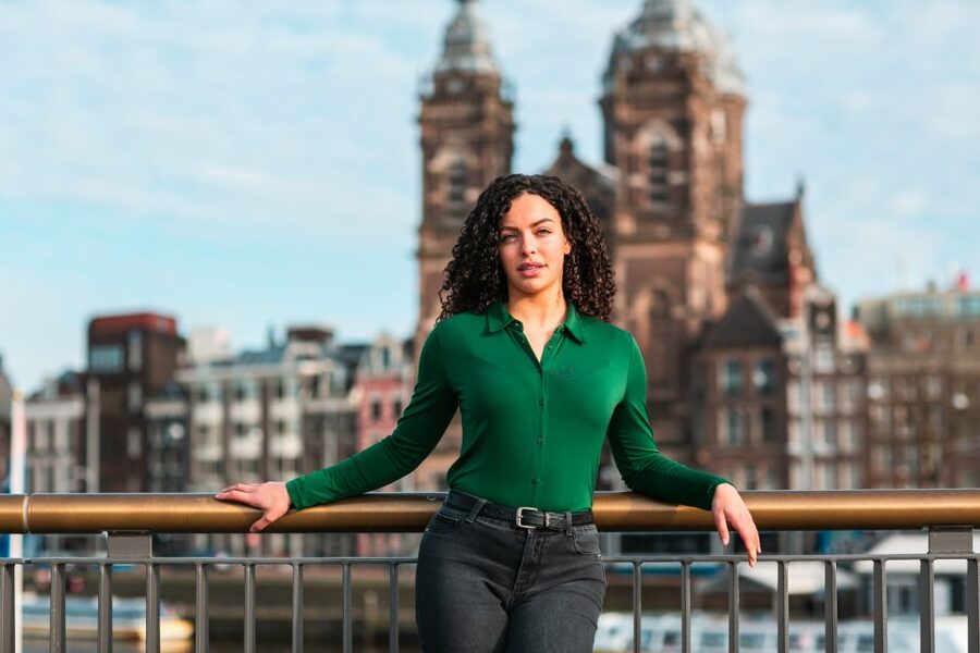 Amsterdam: Professional photoshoot at Centraal Station - Practical gotchas: timing, phones, and staying ready
