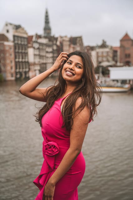 Amsterdam: Professional Photoshoot at the Canals - The photo delivery workflow: preview first, retouch second