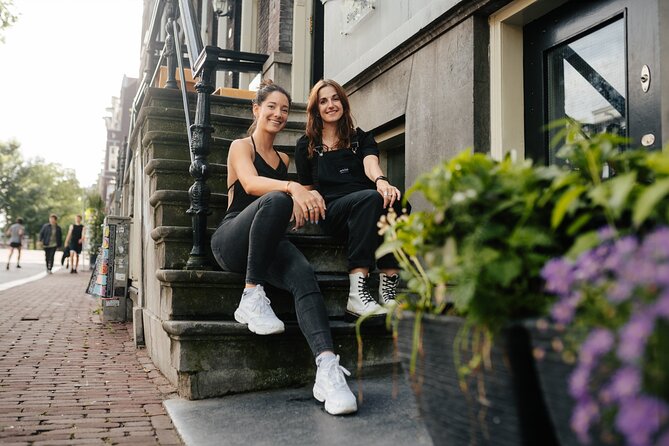 Amsterdam: Professional Photoshoot at the Canals - Where to meet: the easy start near Centraal