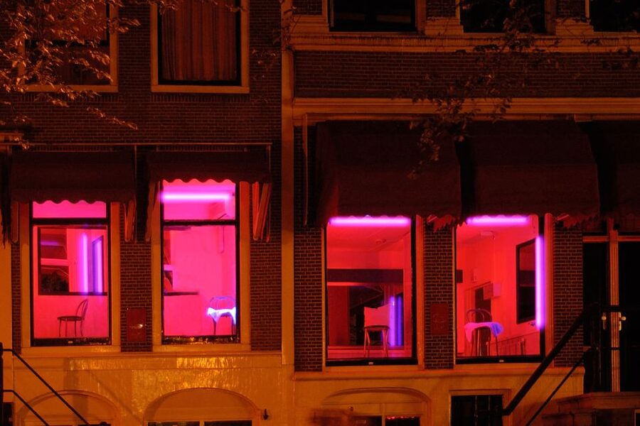 Amsterdam: Red Light District 1-hour Smartphone Audio Tour - Key points worth knowing before you go