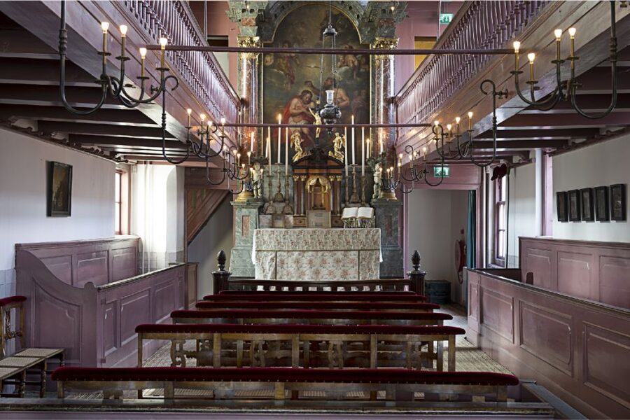 Amsterdam: Red Light District 1-hour Smartphone Audio Tour - A sensible pace through the oldest buildings and symbolic spots
