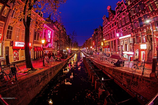 Amsterdam Red Light District and City Center Walking Tour - Int Aepjen (Pub The Ape): surviving wooden building from 1540