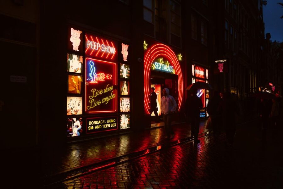 Amsterdam: Red Light District and Coffeeshop Culture Tour - What you’ll actually see on this 2-hour circuit