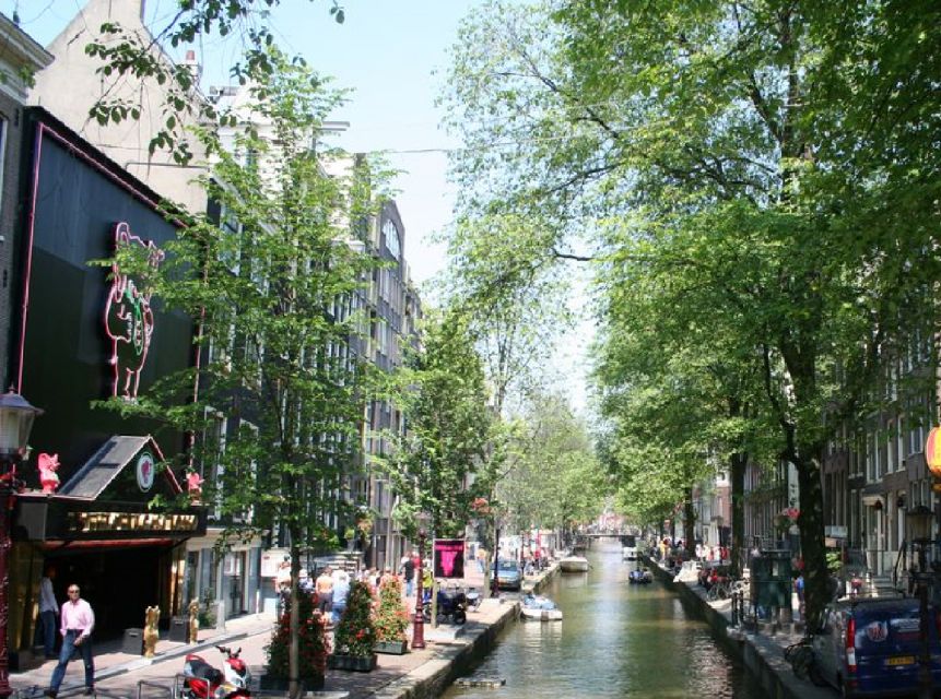 Amsterdam: Red Light District and Coffeeshop tour - Red Light District and coffeeshops: what this tour gets right