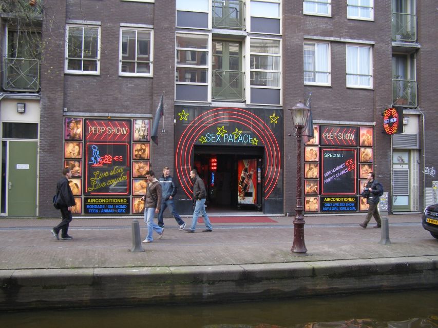 Amsterdam: Red Light District and Coffeeshop tour - Old buildings and canals: the district isn’t only nightlife