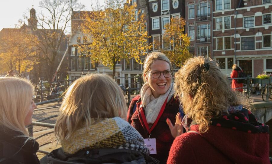 Amsterdam: Red Light District & City Tour German or English - Nieuwe Kerk, Oude Kerk, and the Beurs van Berlage: landmarks with purpose