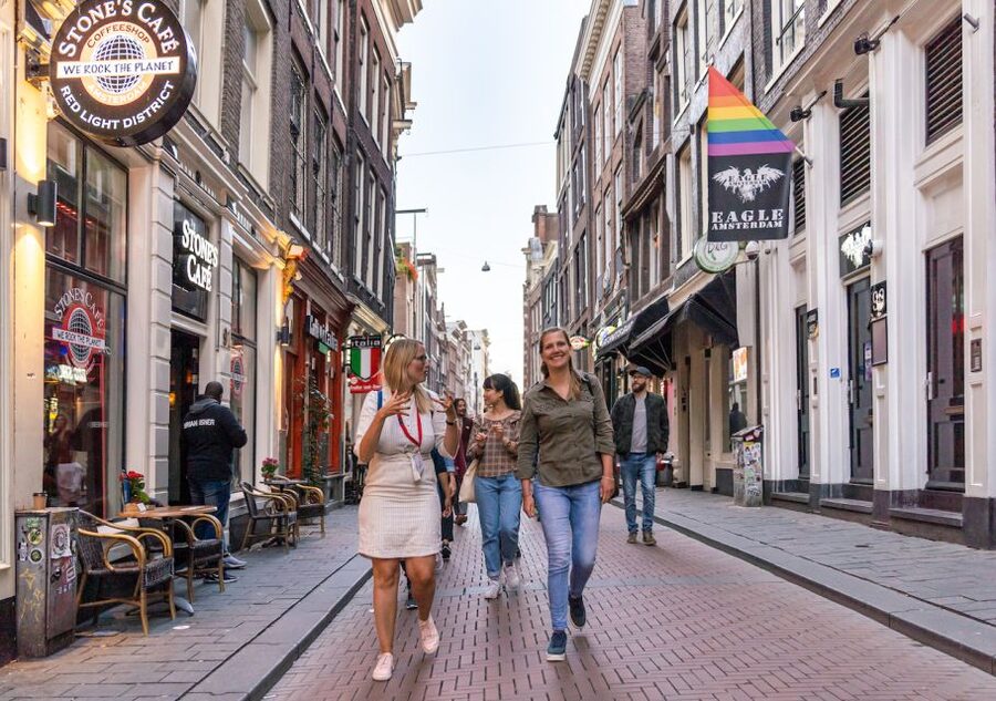 Amsterdam: Red Light District & City Tour German or English - Entering the Red Light District: what you’ll actually learn