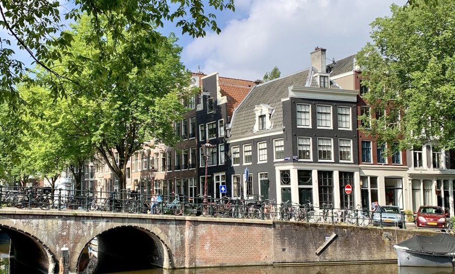 Amsterdam: Red Light District & City Tour German or English - De Waag: finishing at the water-adjacent heart of your next steps