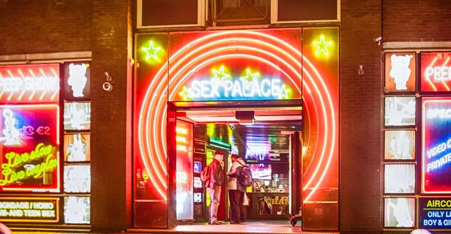 Amsterdam Red Light District & Coffee Shop Tour - Why this 2-hour Red Light and coffee tour feels different