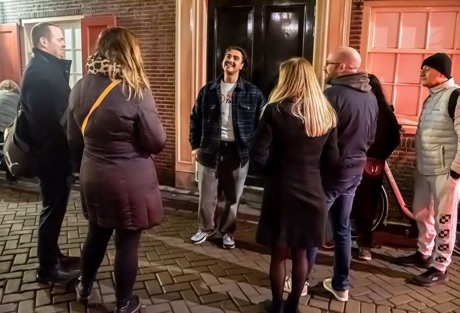 Amsterdam: Red Light District Exclusive Night Tour - The route loop: where you start, how you move, where you end