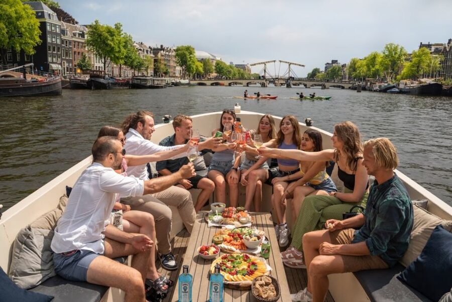 Amsterdam: Red-Light District Pub Crawl and Booze Boat Tour - Four Pubs, Free Shots, and Door-Step Hosts