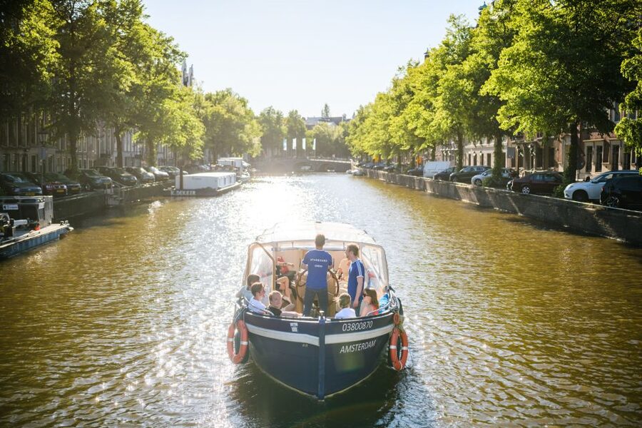 Amsterdam: Red-Light District Pub Crawl and Booze Boat Tour - Rules That Affect Your Outfit and Carry-On