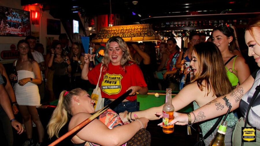 Amsterdam: Red Light District Pub Crawl with Unlimited Shots - The 30 Minutes of Unlimited Shots: What It Really Means