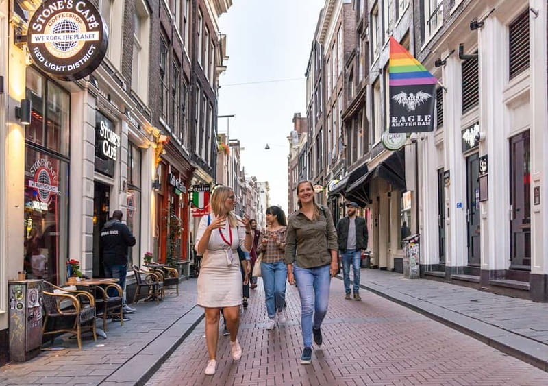 Amsterdam: Red Light District Tour in DE/EN/IT/ES/FR - How to make this tour worth your evening (even if you feel awkward at first)