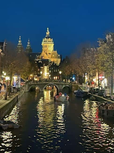 Amsterdam: Red Light District Tour in German/English for groups of 4 or more - Walking the Red Light District: windows, colors, and safe expectations