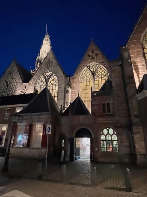 Amsterdam: Red Light District Tour in German/English for groups of 4 or more - Oude Kerk photo stop: old church, new context