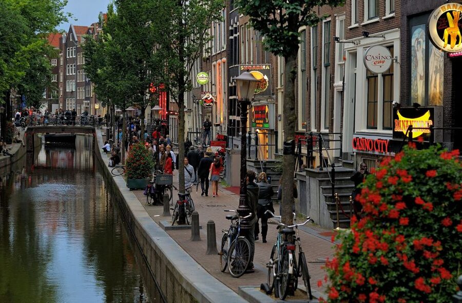 Amsterdam Red Light District tour with a local guide - Zeedijk Street to the Old Church: the landmarks that explain why this area matters