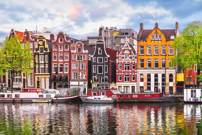 Amsterdam Red Light District Treasure: Self-Guided Tour & Quest - Why this Amsterdam “treasure” quest feels different